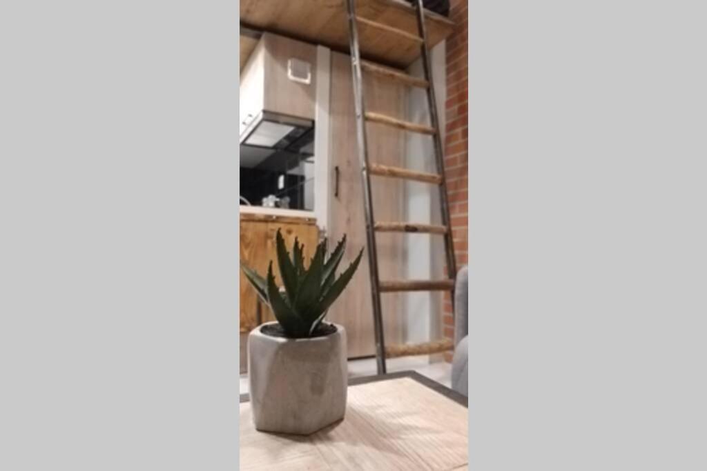 Cosy Industrial Style Little Home Just 5Minutes From Waterfront Salonicco Esterno foto